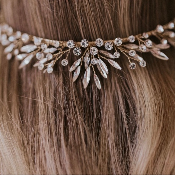 Untamed Petals wedding tiara - Picture 4 of 8